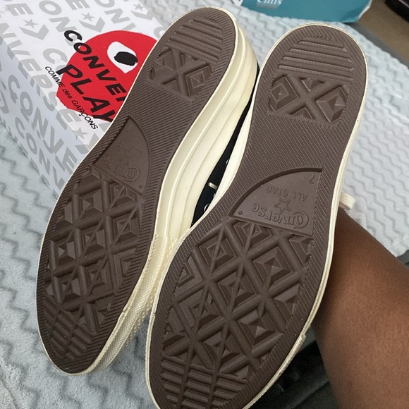 Black converse - Picture 4 of 4